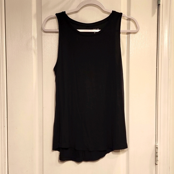 EUC!!! APT.9 Black Droptail Tank - Picture 4 of 4